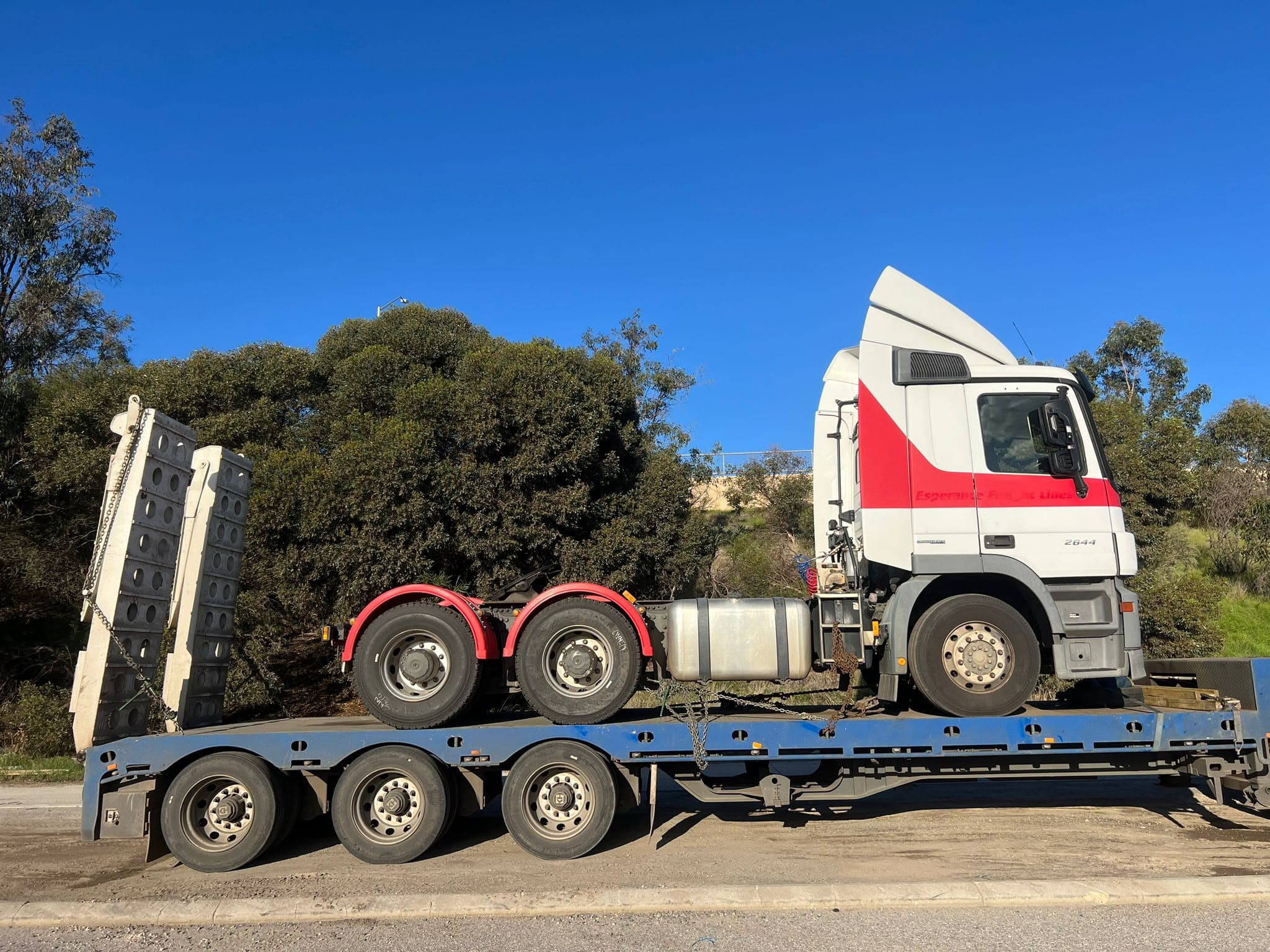 Prime mover riding a GNDJ low loader
